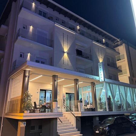 Hotel Vienna Rivazzurra Ріміні Екстер'єр фото