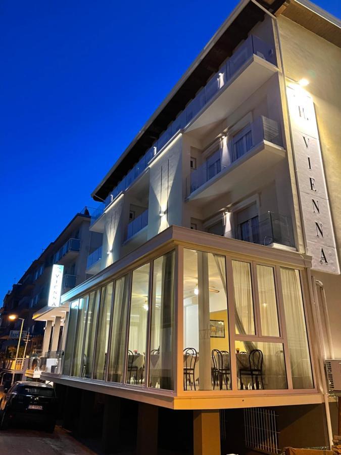 Hotel Vienna Rivazzurra Ріміні Екстер'єр фото