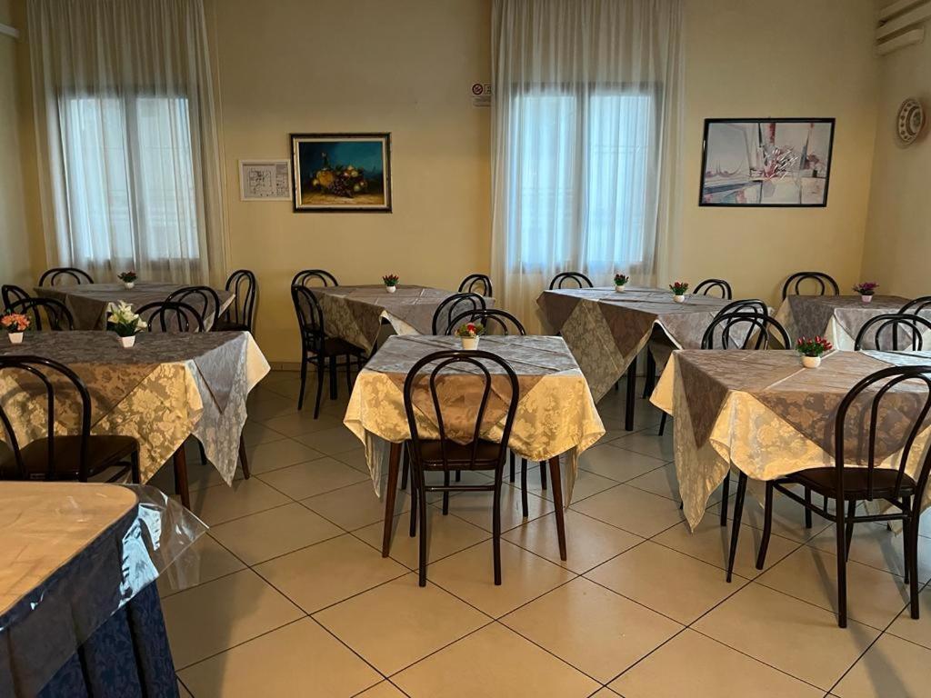 Hotel Vienna Rivazzurra Ріміні Екстер'єр фото