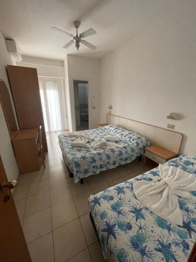 Hotel Vienna Rivazzurra Ріміні Екстер'єр фото