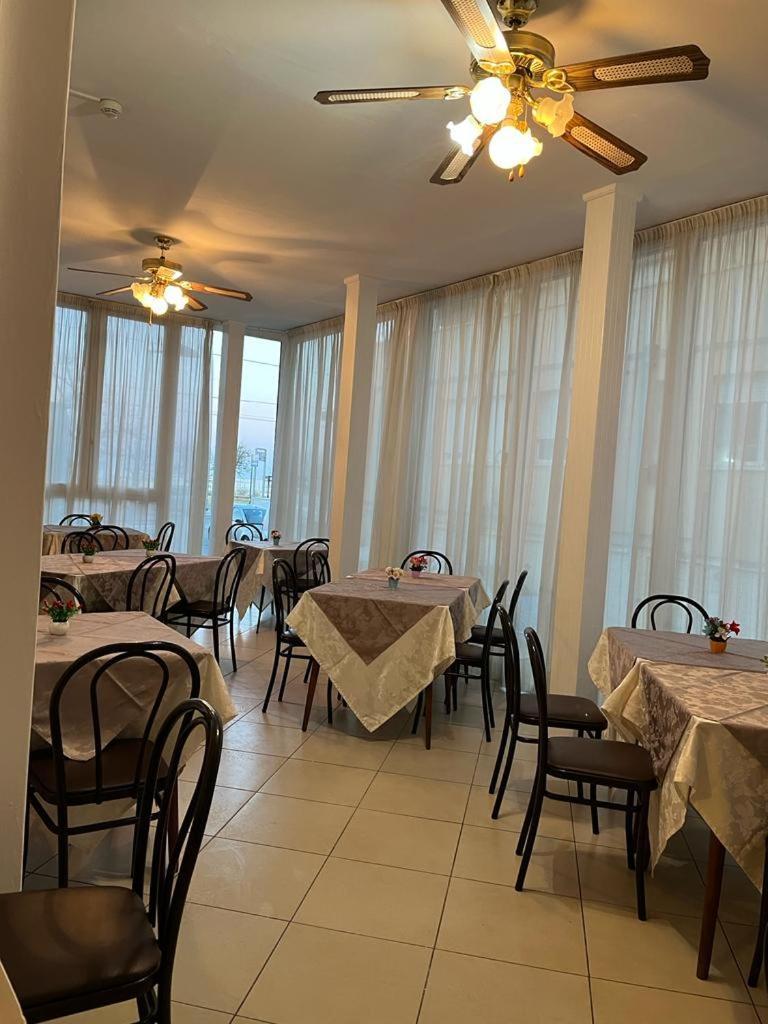 Hotel Vienna Rivazzurra Ріміні Екстер'єр фото