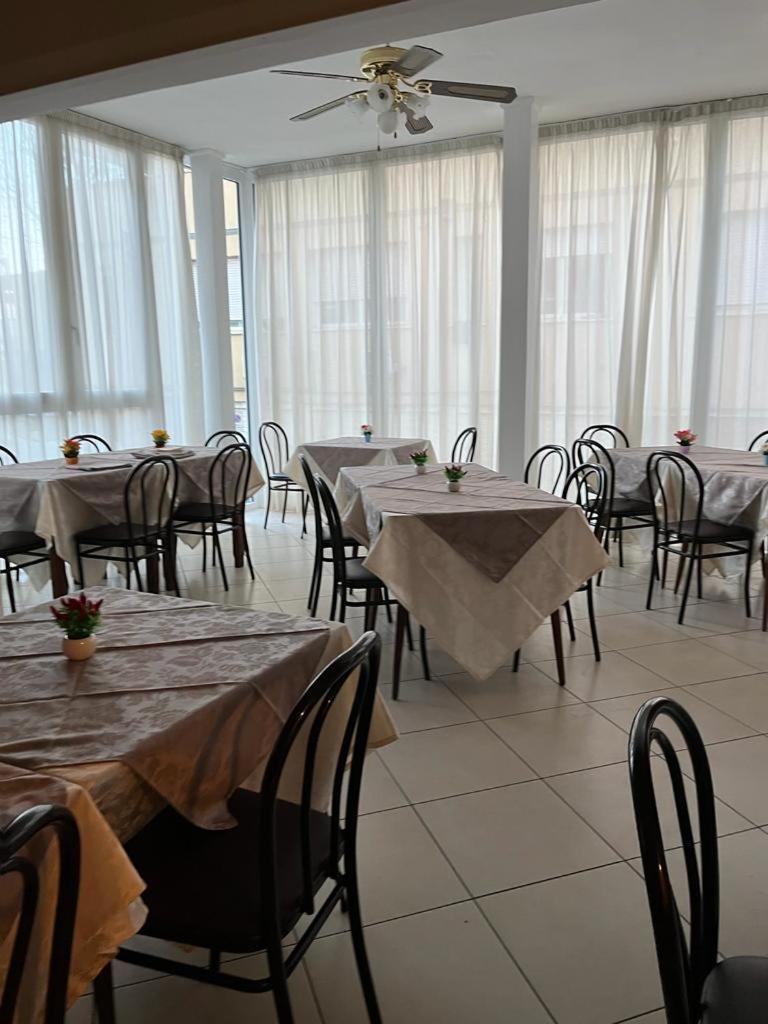 Hotel Vienna Rivazzurra Ріміні Екстер'єр фото