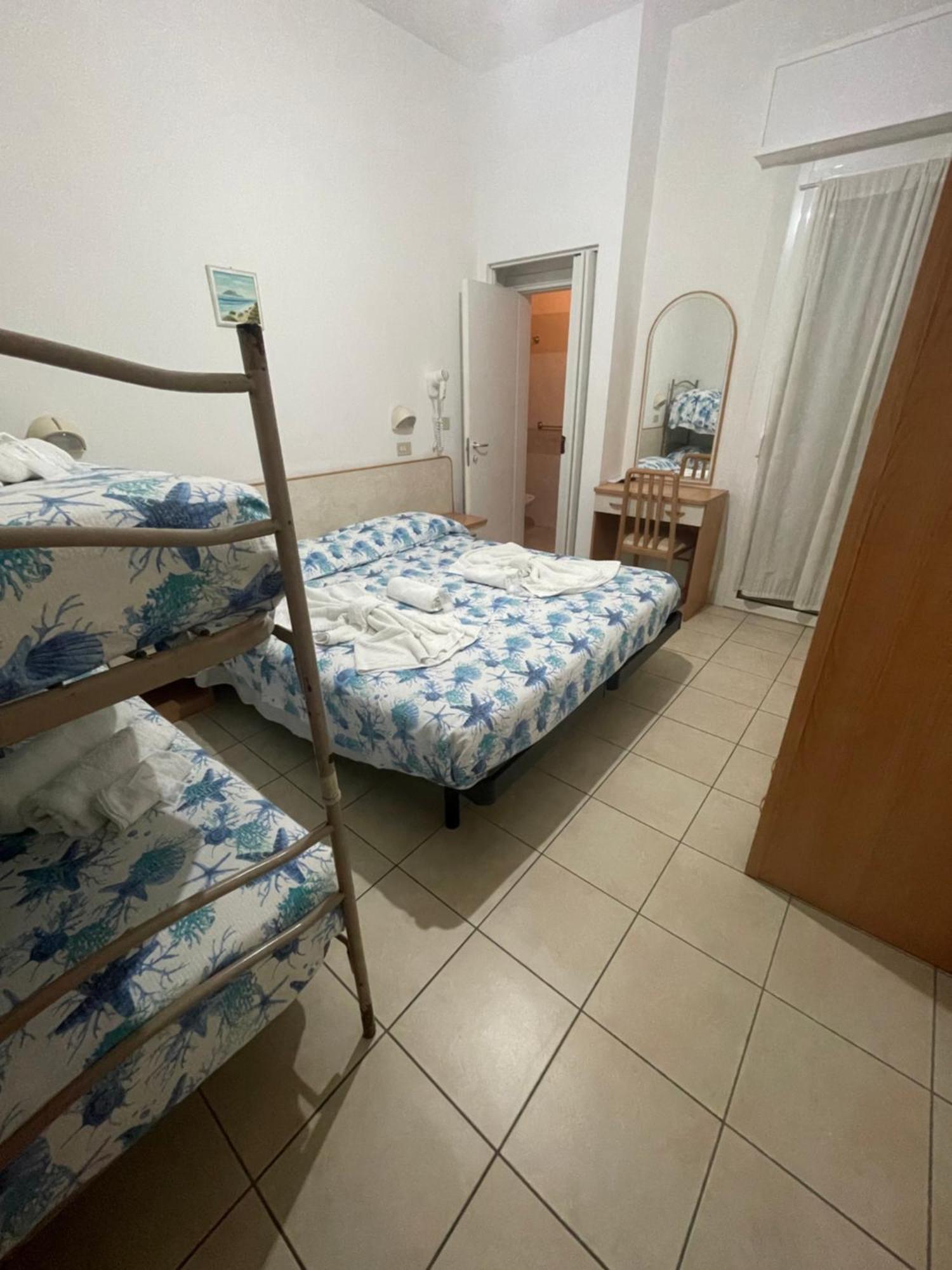 Hotel Vienna Rivazzurra Ріміні Екстер'єр фото