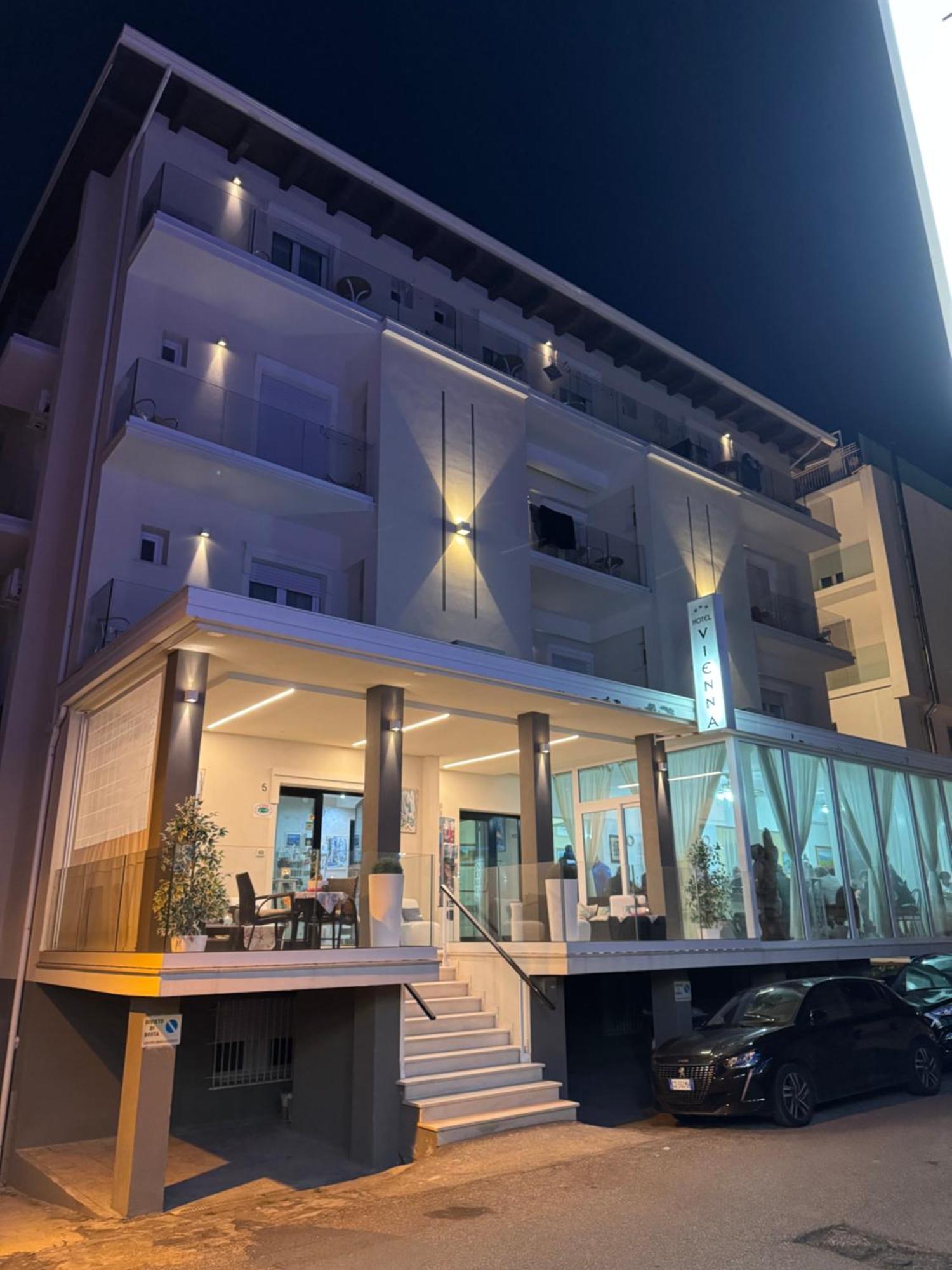 Hotel Vienna Rivazzurra Ріміні Екстер'єр фото